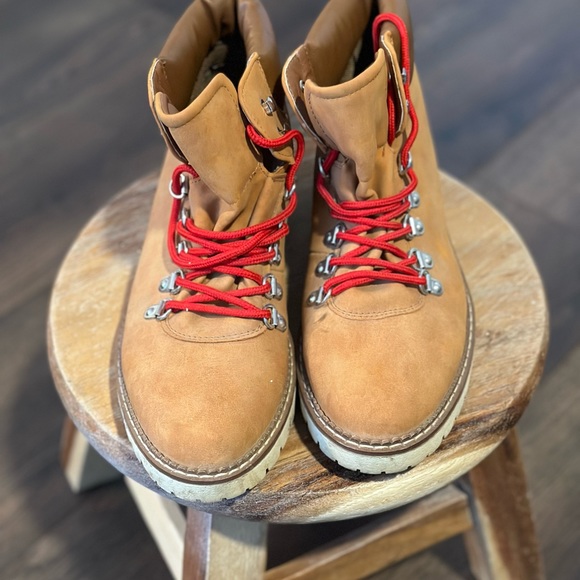 Boots - Picture 2 of 3